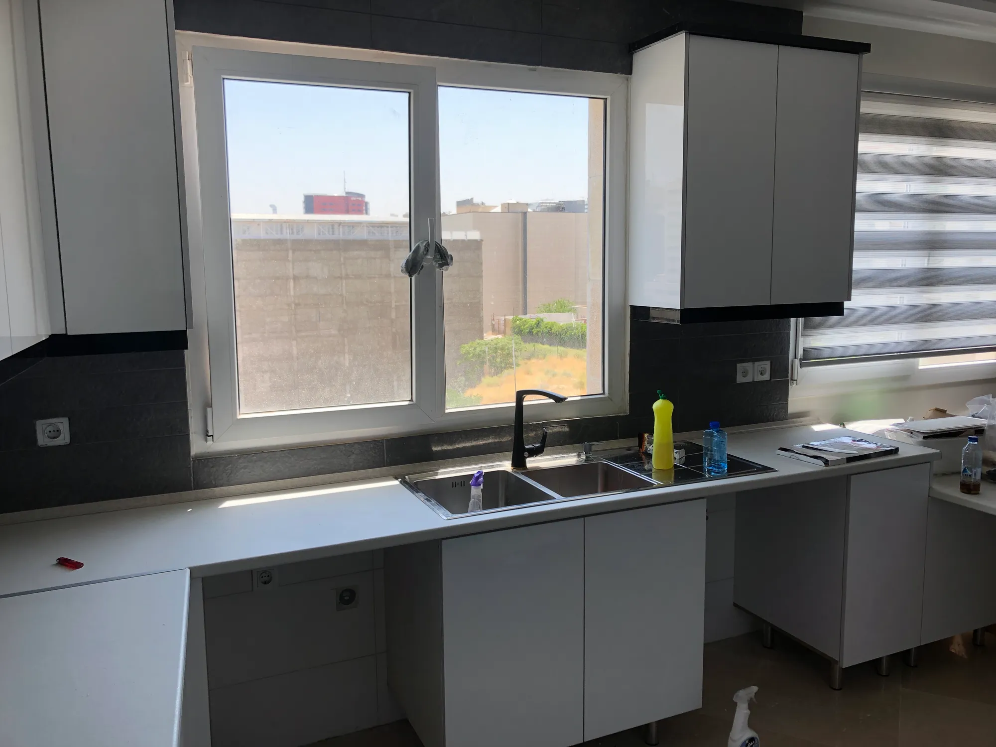 روکش یا چوب طبیعی؟ راهنمای صادقانهٔ یک سازنده